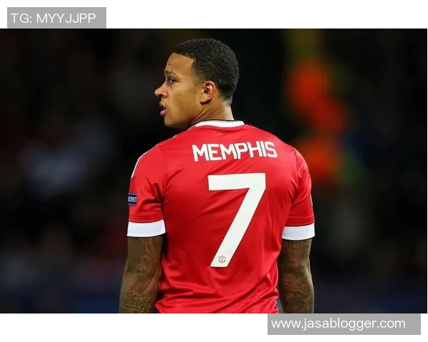 球衣号码17的足球明星背后的故事与传奇成就解析 球衣号码17的足球明星背后的故事与传奇成就解析