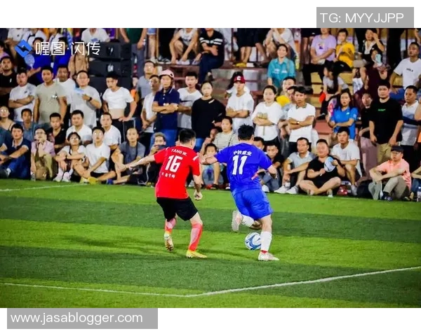 足球明星对战平台全新上线体验与偶像同场竞技的激情时刻 足球明星对战平台全新上线体验与偶像同场竞技的激情时刻