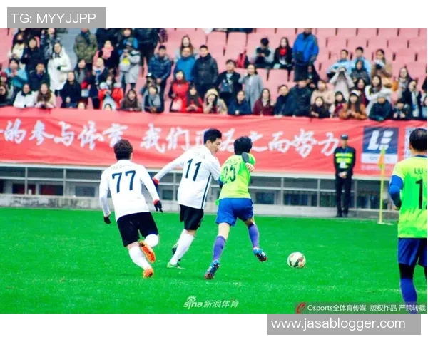 足球明星赛场致命失误瞬间回顾引发热议的精彩瞬间与教训 足球明星赛场致命失误瞬间回顾引发热议的精彩瞬间与教训